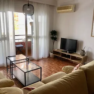 Piso En Pedregalejo A 50m De La Playa. Apartamento